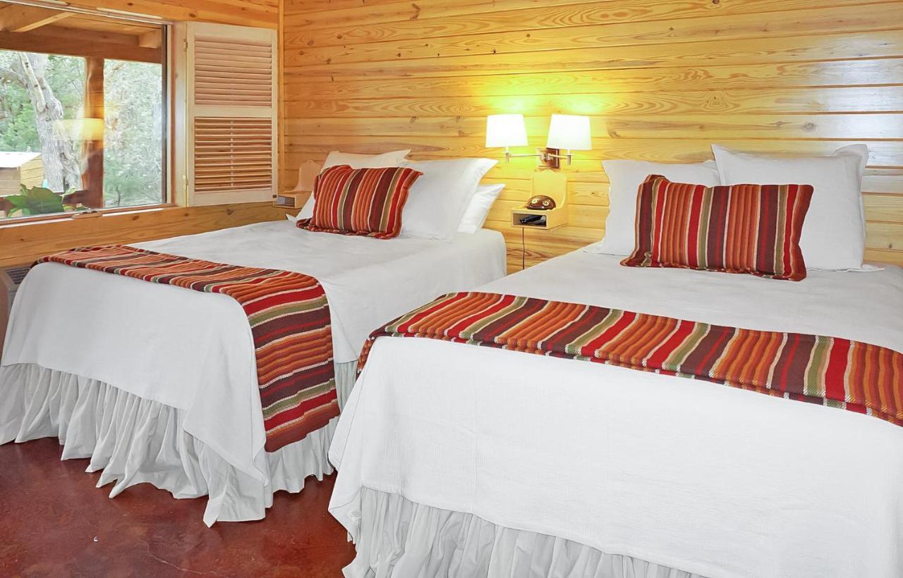 Wimberley Log Cabins Resort And Suites- Unit 7 ภายนอก รูปภาพ